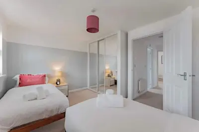Image de Hc Stylish home w\/ parkng, fst wifi