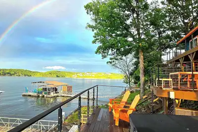 Image de Summer Camp Vibes / Hot Tub/prvt Dock