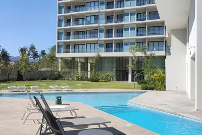 Image de Magnificent Sunset & Ocean Views At This Beachfront Unit