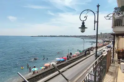 Image de A step away from the sea