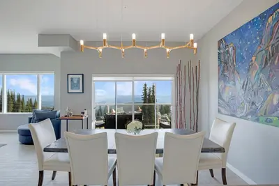 Image de Closest to the Gondola – Spacious 3-Bedroom Property w/ Hot Tub, Ski-In/Ski-Out & Stunning Views