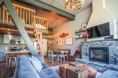 Image de Spacious Mountain Retreat w/ Beautiful Loft! – Perfect for small groups!