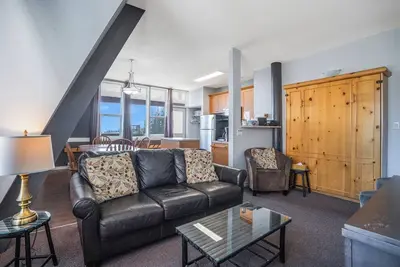 Image de Spacious Mountain Suite w/ Hot Tub, Bbq & Ski Locker!