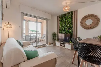 Image de Appartement 'Savannah -lagon Bleu' avec vue sur les montagnes, piscine et climatisation