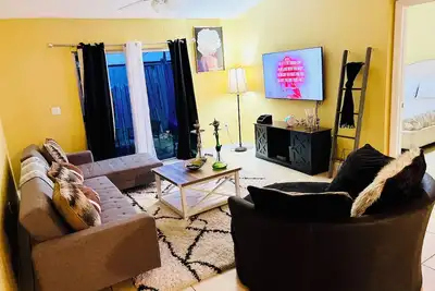 Image de Apartment just 7 minutes drive to Aventura Mall