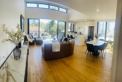 Image de Black Beach, Red Wine. Kiama Penthouse\nWinter discount!