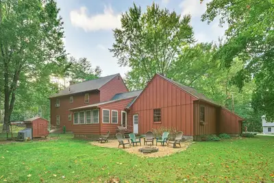 Image de 10 Mi to Crane Beach: Wooded Home Near Boston!