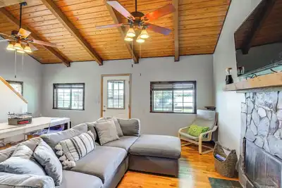 Image de Lake Palestine Home w/ Boat Dock & View!