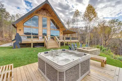 Image de Nantahala Forest Cabin w\/ Fire Pits & Hot Tub!