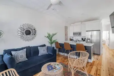 Image de Modern House - Downtown Charleston - Parking!