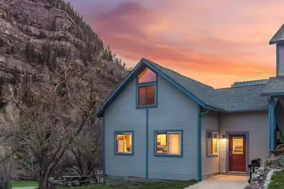 Image de Tumble Inn - Cozy Retreat in the Heart of Ouray-Theater Room!