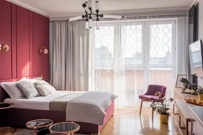 Image de Feniks Burgundy studio with a terrace