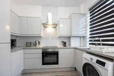 Image de 2 Ensuite Bed Home Near Shops