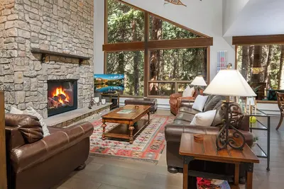 Image de Nugget Lane B | Spacious 4br Riverfront Home in East Vail