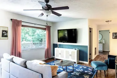 Image de Family-friendly Farmhouse Johnson City Etsu Tweetsie Trail Bristol Speedway Jcmc