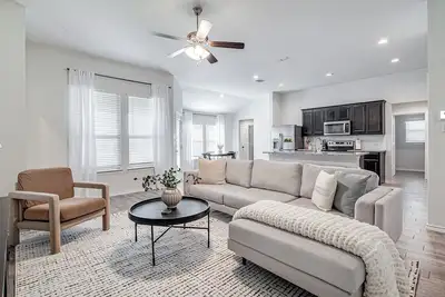 Image de A Modern Gem for Families on the Move