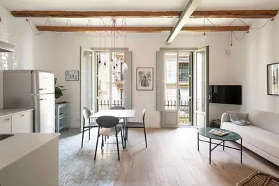 Image de Bright quiet, workspace, 2 balconies & park views