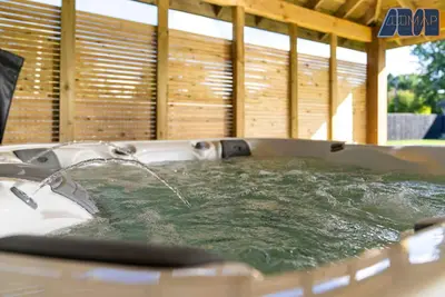 Image de Large Family Home with Hot Tub/Jacuzzi, Log Burner