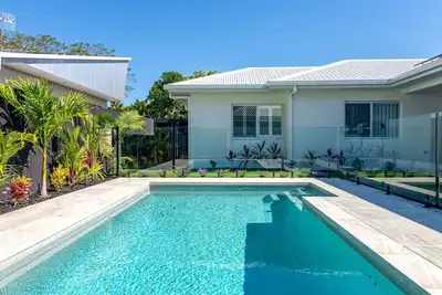 Image de 15 Ocean Avenue Cooya Beach Entire Home