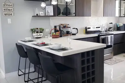 Image de Metz Manor: Charming 2-bedroom apartment with WiFi and Ac in Manor Park Kingston
