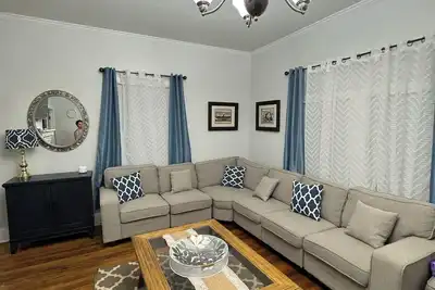 Image de Spacious 3-Br Bungalow with Full Amenities Near University Area