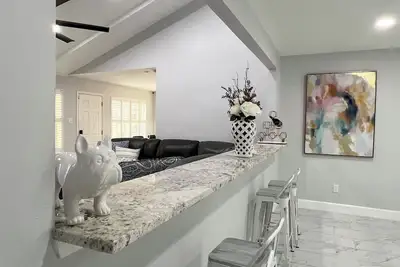 Image de Relaxing peaceful living place with pool for whole family