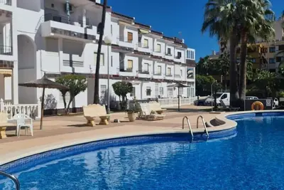Image de Sit back and relax in a stylish space just a few steps from the beach! \n