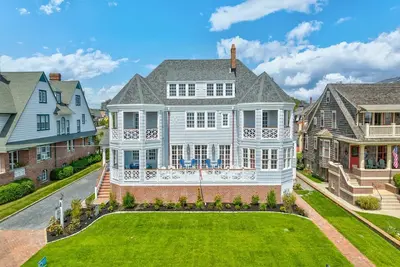 Image de The Kate McCreary House, a stunning oceanfront property!