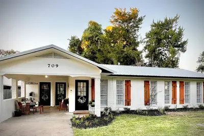 Image de Newly Renovated Charming 3-bedroom house in Marksville - Sleeps 10