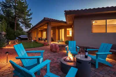 Image de Luxe 4-Br Home: Spa, Red Rock Views, and A+ Trails