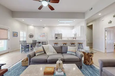 Image de Updated and Well Stocked Albuquerque Home in a Lovely and Quiet Neighborhood!