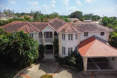 Image de Escape to a delightful spacious family villa in Saint James