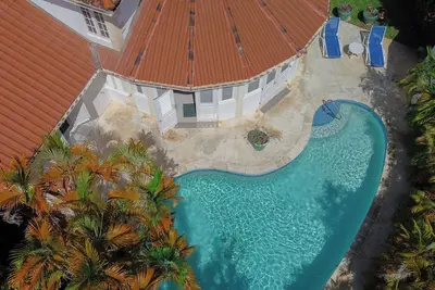 Image de Escape to a delightful spacious family villa in Saint James