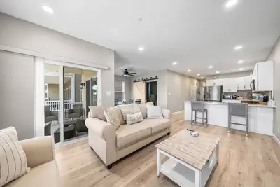Image de Brand New! 3br Condo w Convertible Office or 4th Br – Walk to Beach & Boardwalk!
