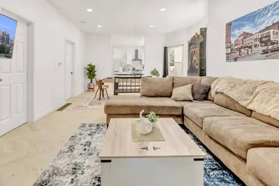 Image de Cozy & Modern Full House Buffalo