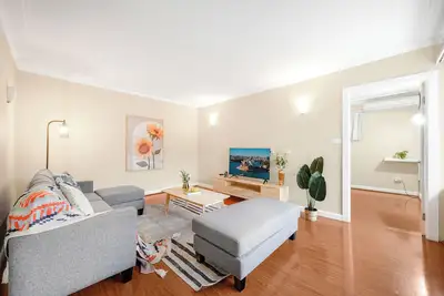 Image de Bexley 5Br near Train & Shpping with pool 12ppl