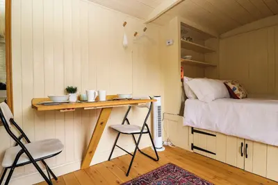 Image de Mitford Gypsy Hut, romantic, with open fire in Moreton-In-Marsh