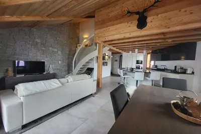 Image de Duplex lumineux près des pistes avec Wi-Fi et garage