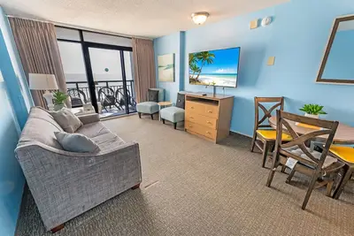 Image de New, Landmark Direct Oceanfront View - Pools 1br!