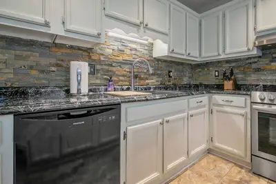 Image de Charming 3-Bed, 2-Bath Home in Walkable Community