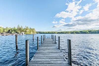 Image de Charming Pet Friendly Lakeside Escape with Cozy Comfort and a Private Dock