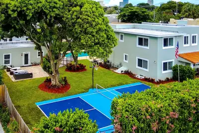 Image de West Palm Oasis w/ Pickleball Court & Pool