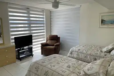Image de Charming 2-bedroom condo on Hollywood Beach with Ac, pool and parking.
