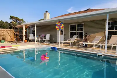 Image de Charming 2-bedroom home with Pool, 15 mins to Pensacola Beach