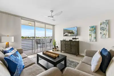 Image de Bahia Vista Island Sunset Beauty 14-360: Your Front-Row Seat to Waterfront Living