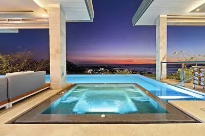 Image de Ultimate Luxury Villa: Hot Tub, Gourmet Kitchen & Stunning Ocean Views - Fully Staffed