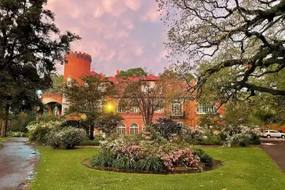 Image de Garden Tower 1bdrm Suite at Layton Castle