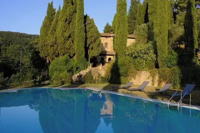 Image de A beautiful villa with a large private pool, spacious grounds, own cinema room.