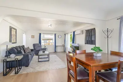 Image de Cozy Main-floor Suite Unit 1