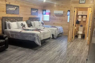 Image de Cabin Unit 3 of 6 Called the Texan with WiFi and Ac in serene Paige